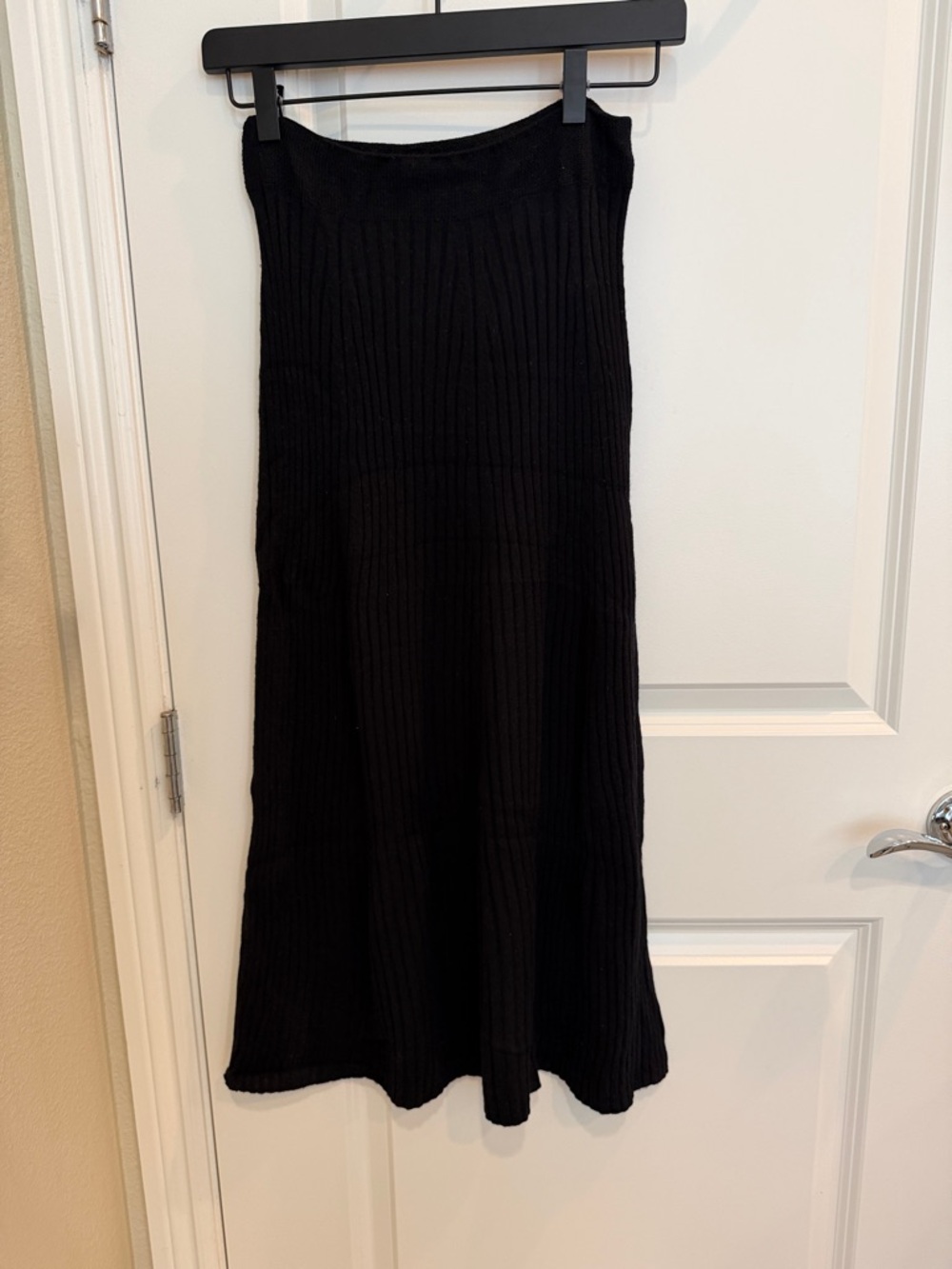 Uniqlo Black Ribbed Maxi Skirt
